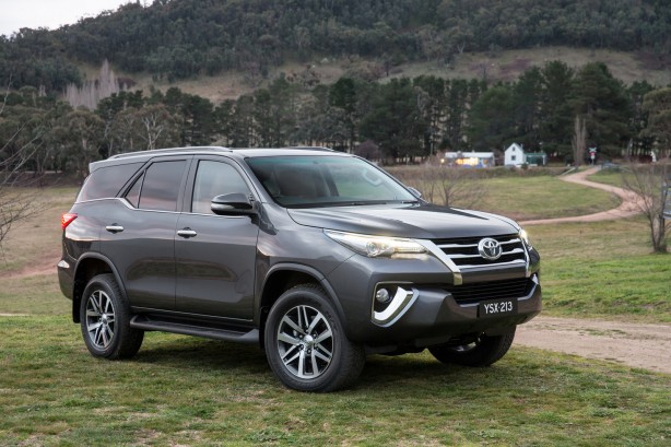 toyota-TOYOTA-Fortunergallery_4.png
