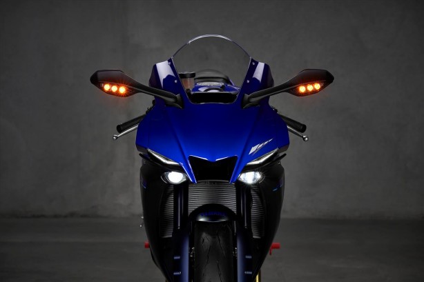 YAMAHA Yzf-r1